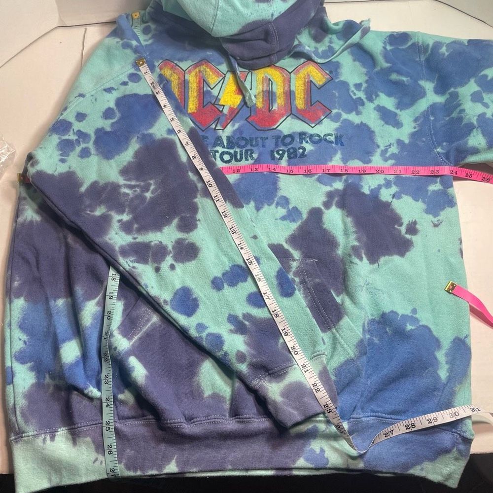BNWT ACDC FOR THOSE ABOUT TO ROCK UK TOUR 1982 TIE DYE HOODIE MENS/UNISEX L/XL - Picture 3 of 16